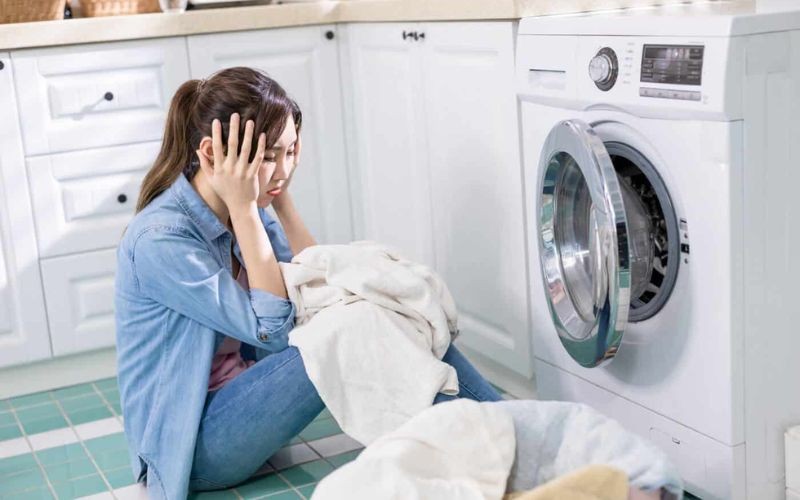 6 sai lầm thường gặp khiến quần áo giặt xong có mùi hôi mốc | Khoa học và  Đời sống